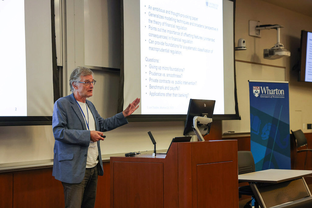 Elu von Thadden discusses a lecture